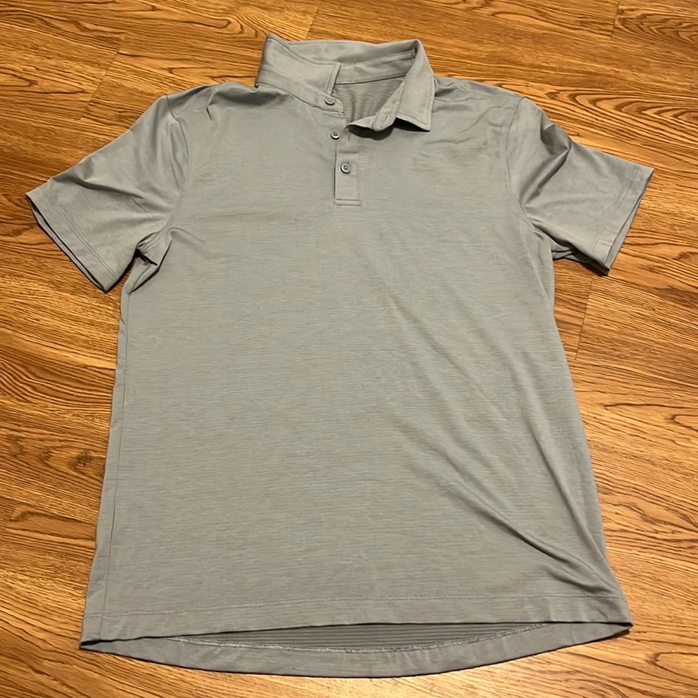 Lululemon Athletica men’s blue/gray polo shirt button top. Size Small.